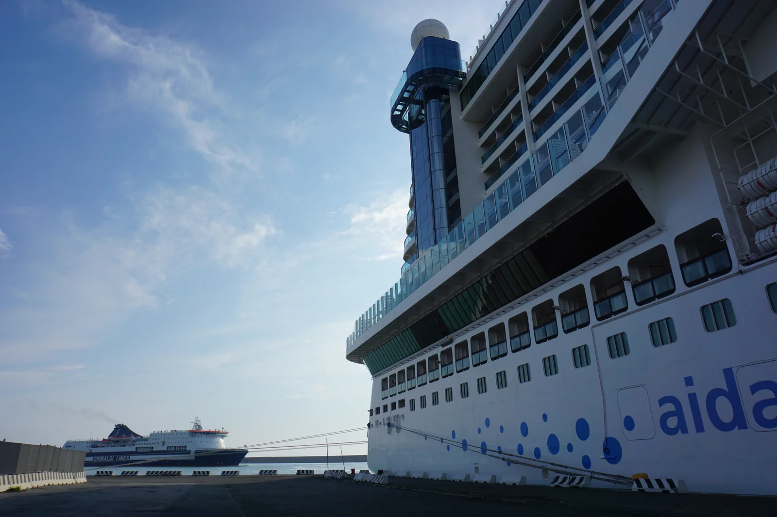 AIDAprima in Livorno 9 May 2018 (41413221174)