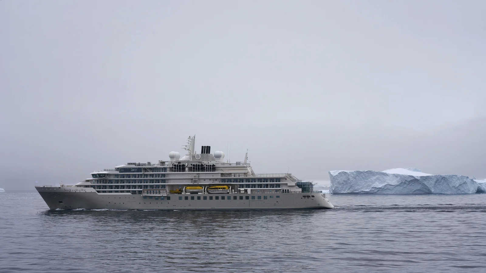 Silver Endeavour - Gerlache Strait - Antarctica - V-P
