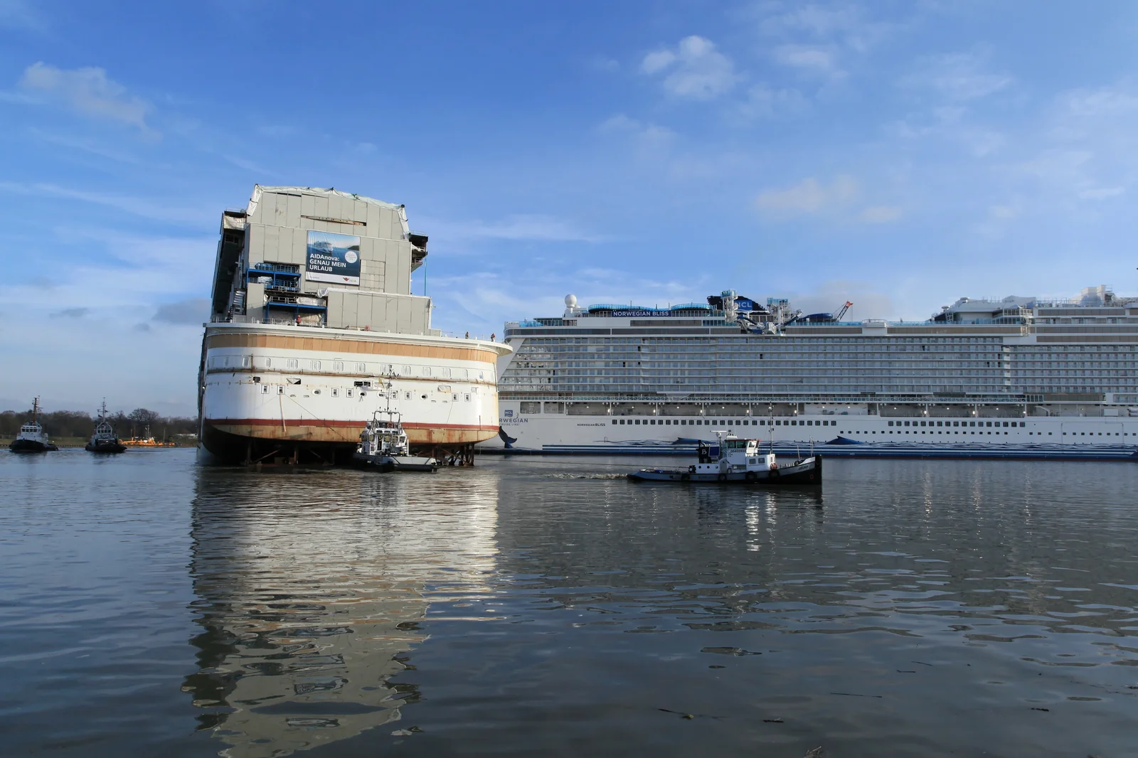 Papenburg - Meyer - AIDAnova un-docking 059 ies