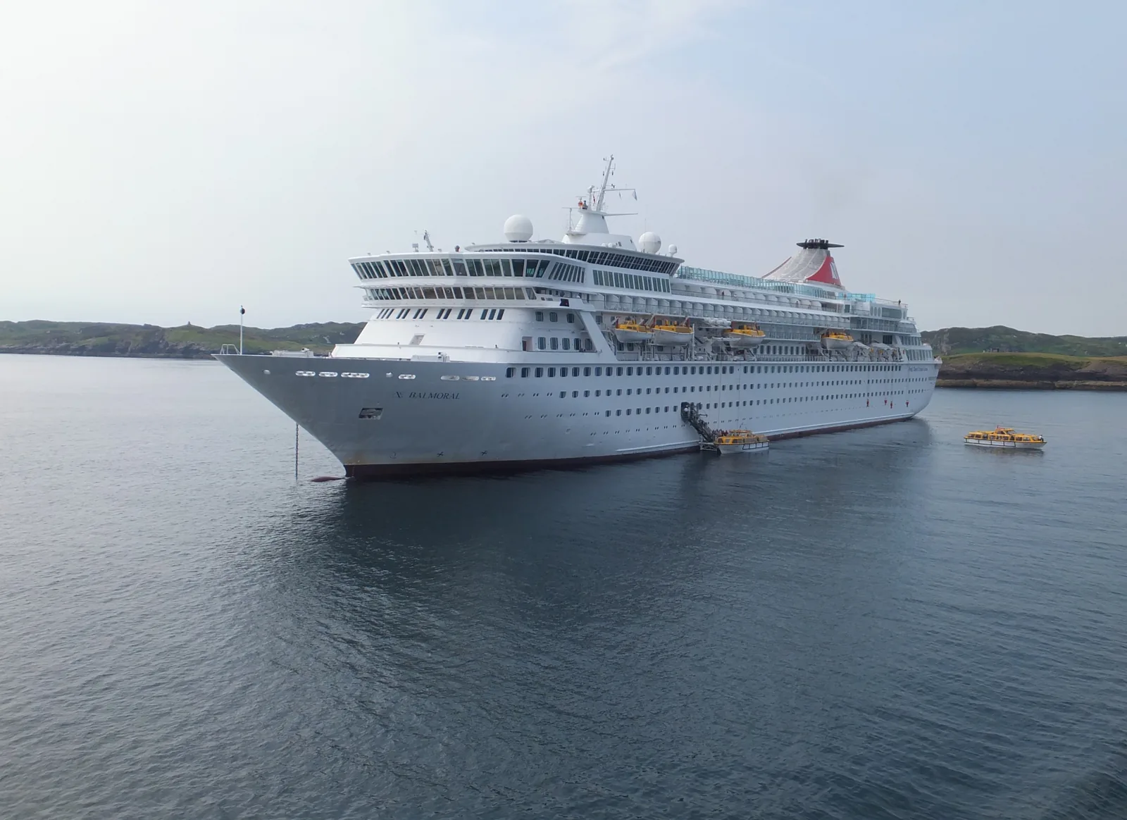 Cruise ship Balmoral in Steòrnabhagh harbour - geograph.org.uk - 3578356
