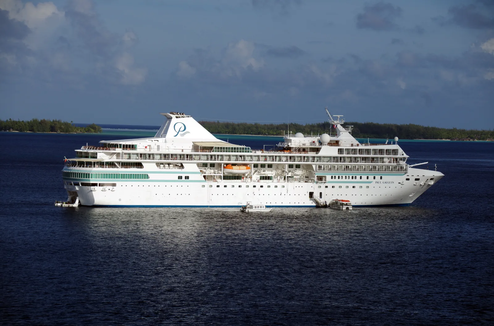 Cruise Ship Paul Gauguin 02