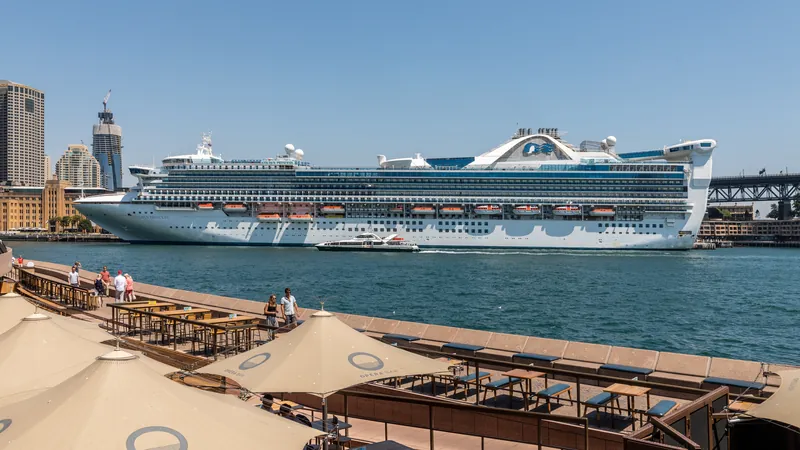 Sydney (AU), Overseas Passenger Terminal, Golden Princess -- 2019 -- 2976