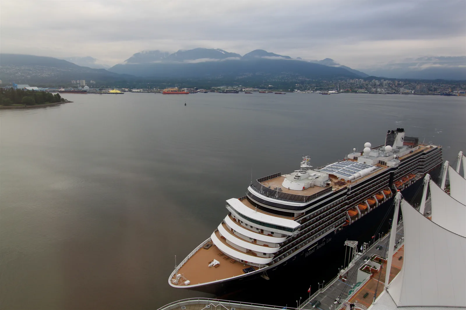 MS Zuiderdam docks at Canada Place cruise ship terminal (5946295642)