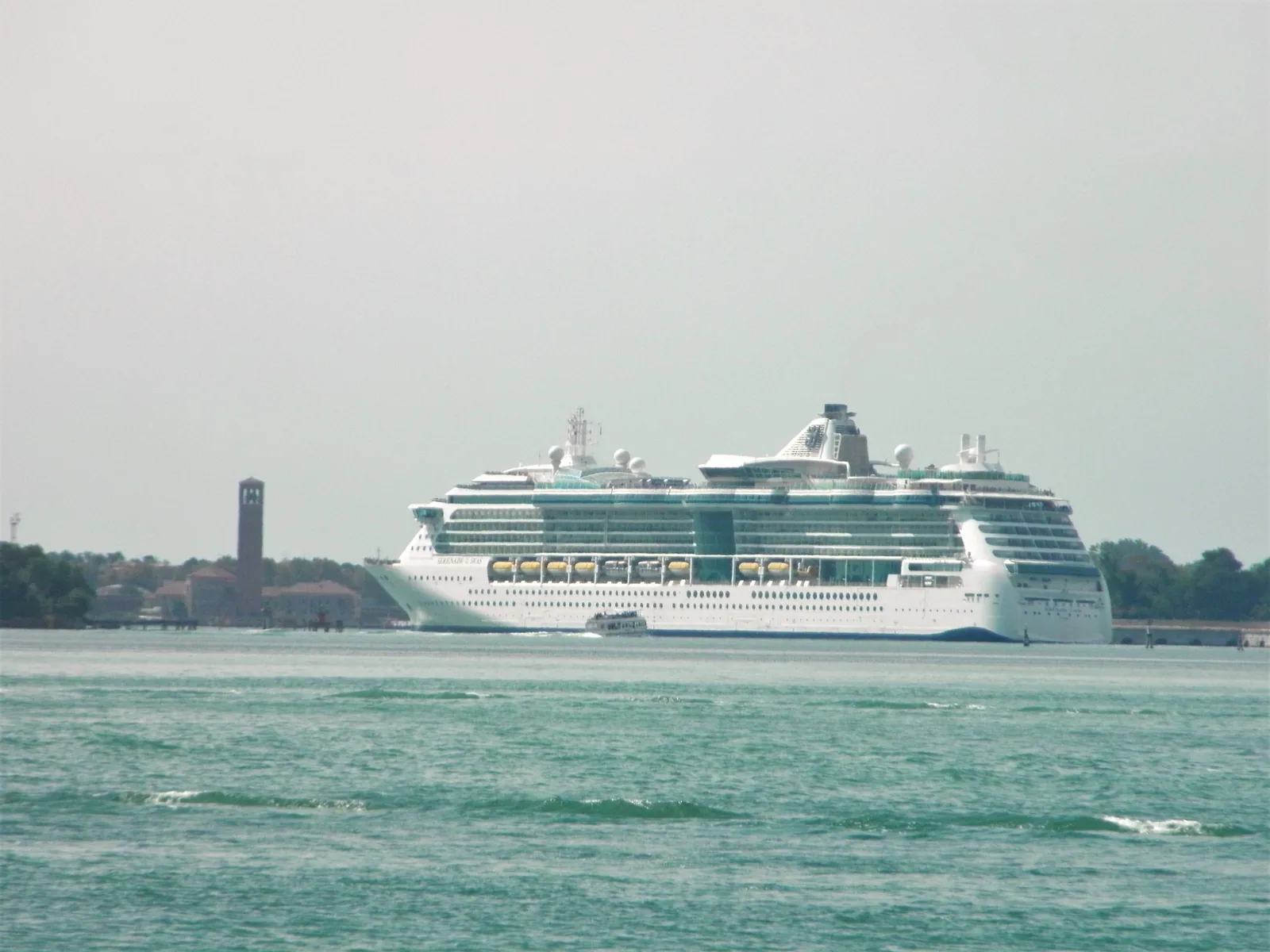 Cruise liner Serenade of the Seas