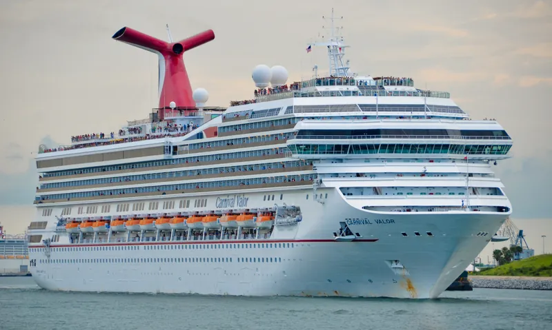 Carnival Valor Cruise Ship (2) (21185610632)