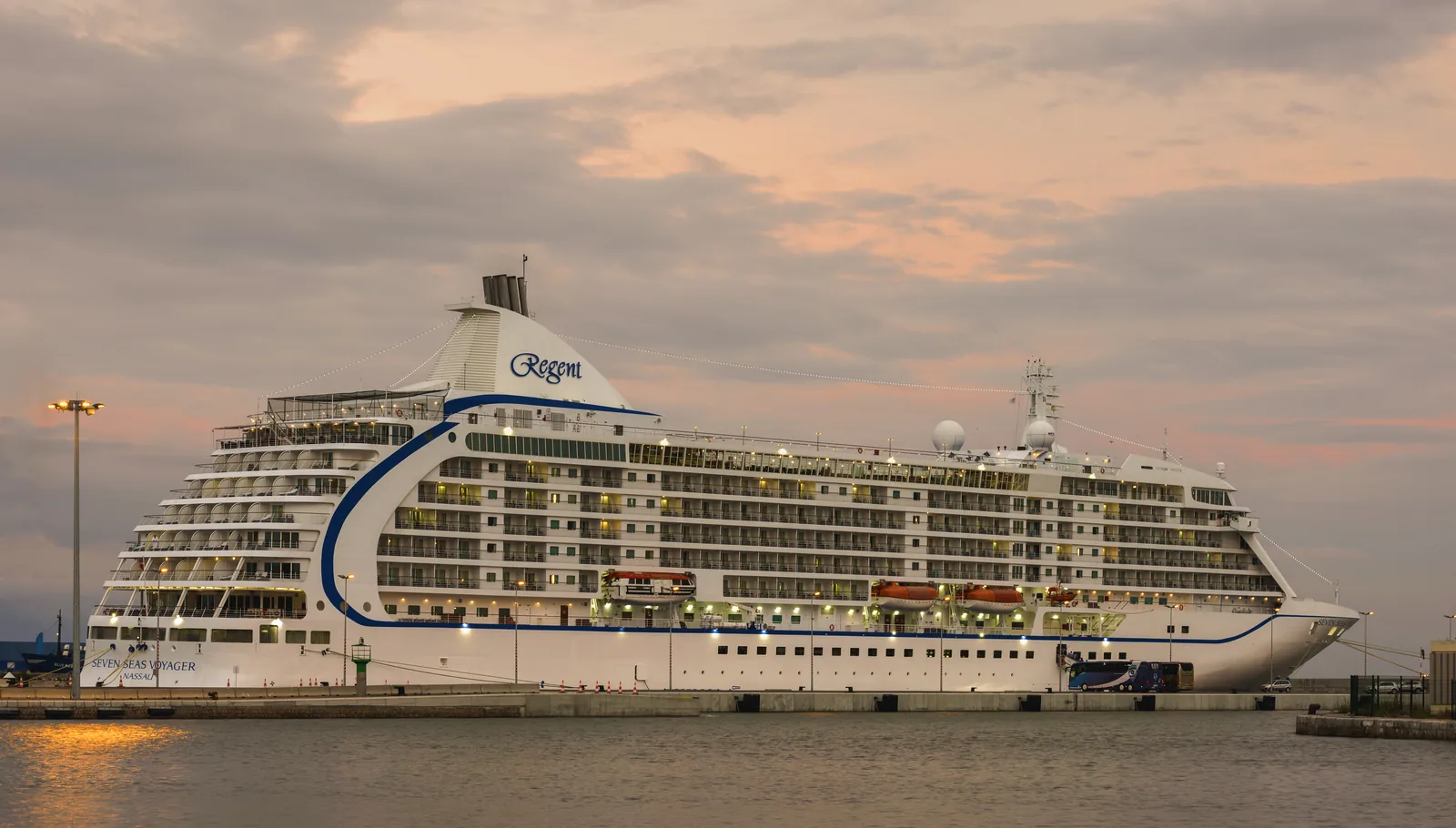 Seven Seas Voyager (ship, 2003), Sète 01