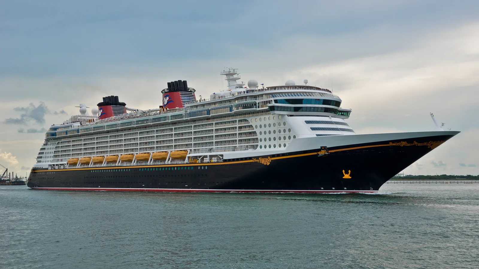 Disney Fantasy Cruise Ship (6) (21000557309)