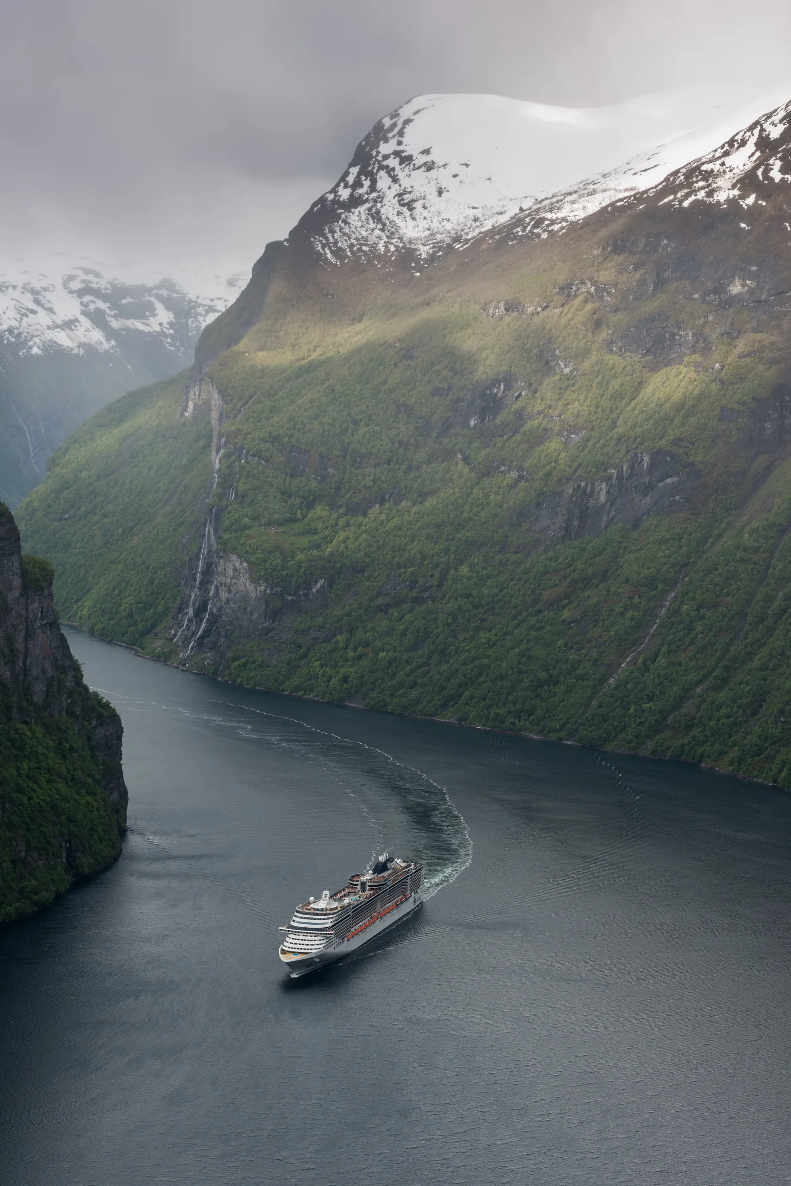 MSC Splendida in Geirangerfjorden 20150604 1