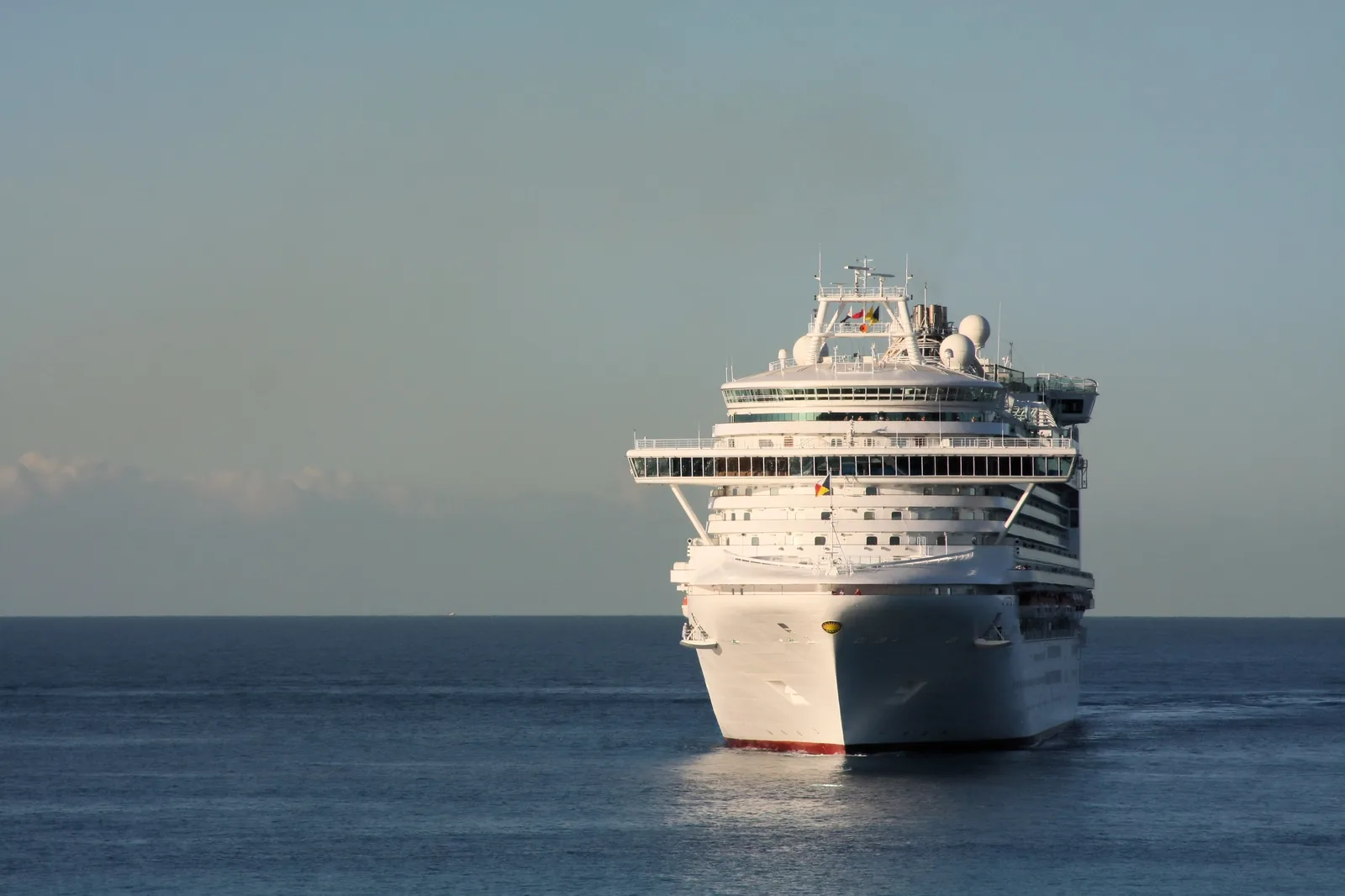 Cruise Ship Azura 6679