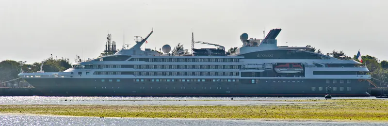 L'Austral di Pelabuhan Benoa - 2