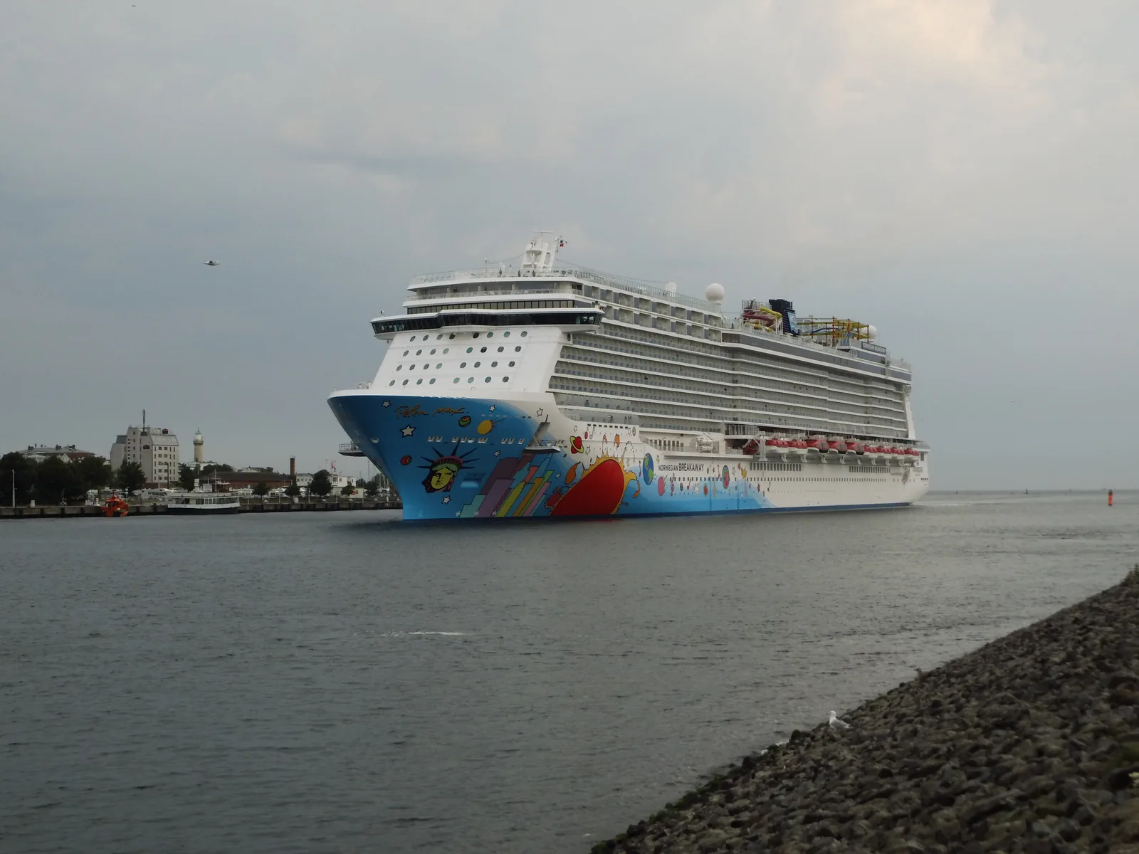 Norwegian Breakaway entering Warnemünde