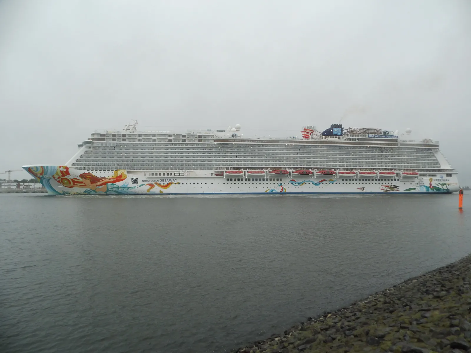 Norwegian Getaway entering Warnemünde I