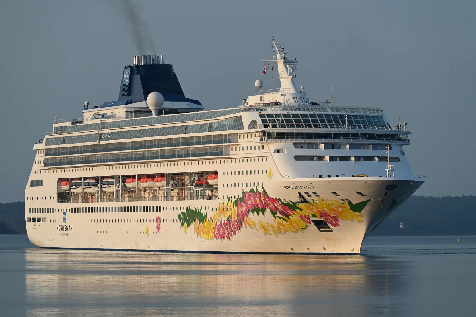 2023-09-04 01 NORWEGIAN SKY - IMO 9128532 - Charlottetown PEI CAN
