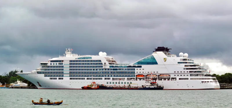 Seabourn Encore at Benoa (3)