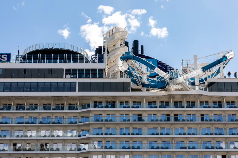 Seattle (WA, USA), Pier 66, Norwegian Bliss -- 2022 -- 1794
