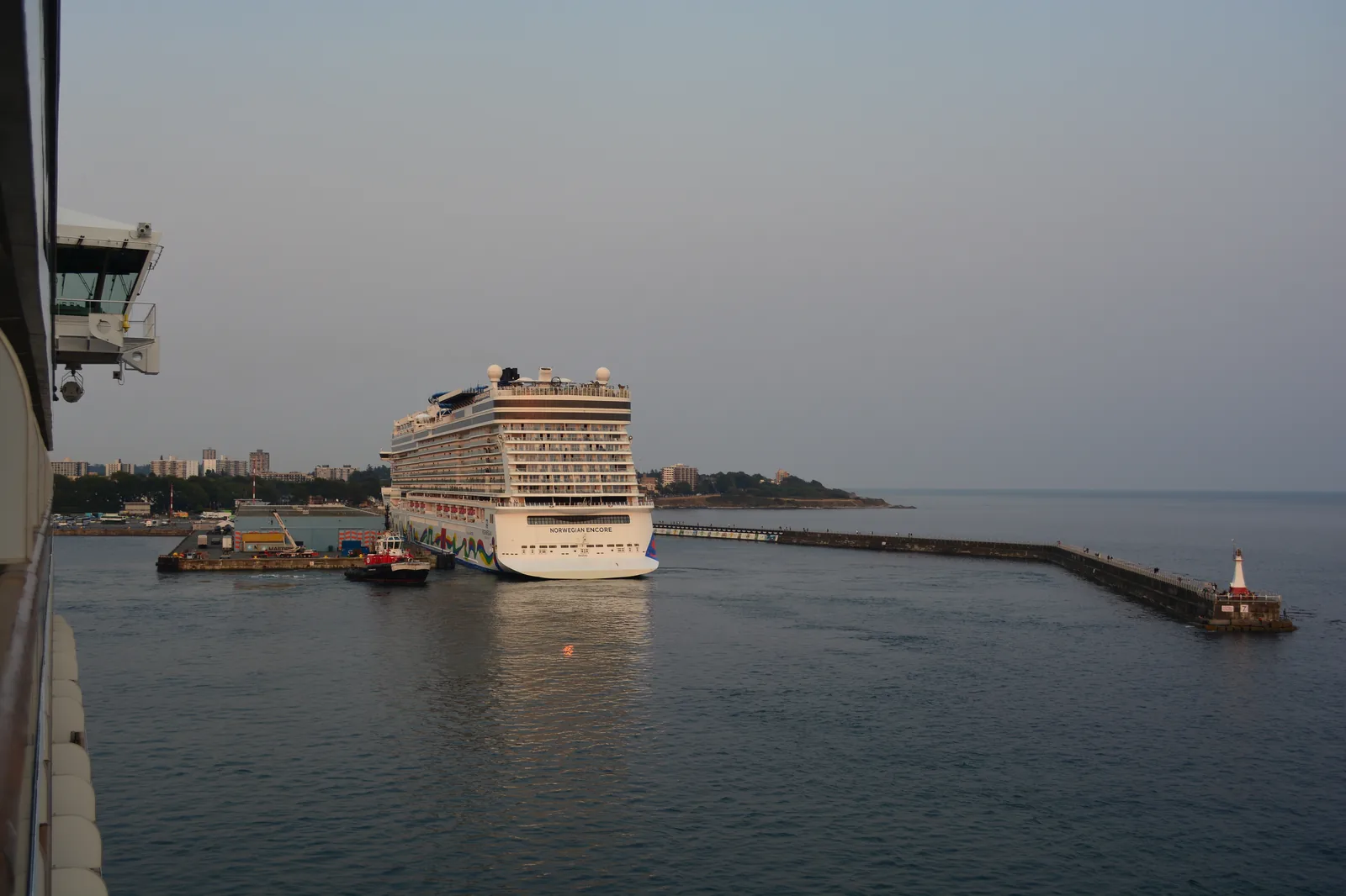 'Norwegian Encore' docked in Victoria, British Columbia 01