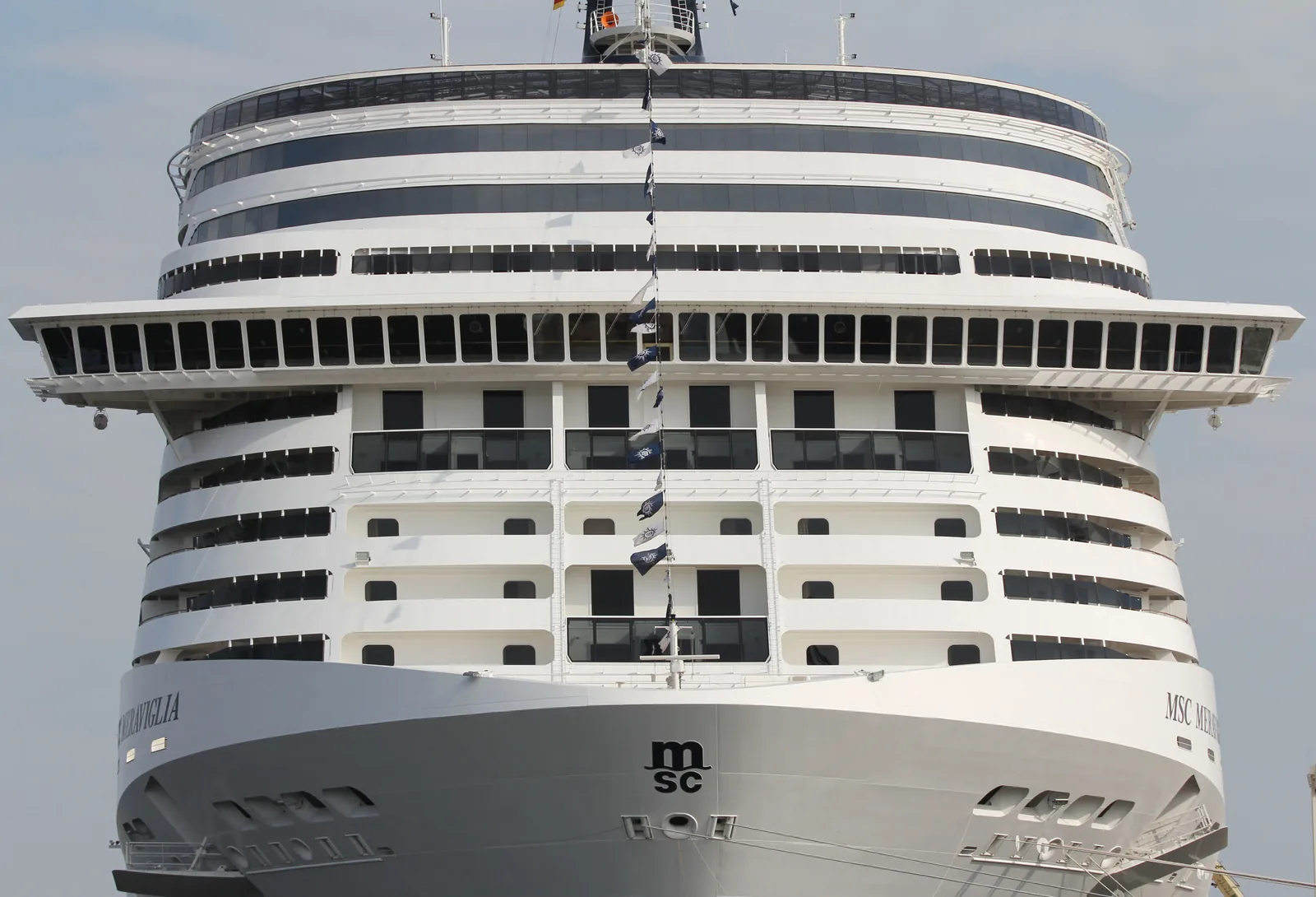 MSC Meraviglia (bow) in Hamburg