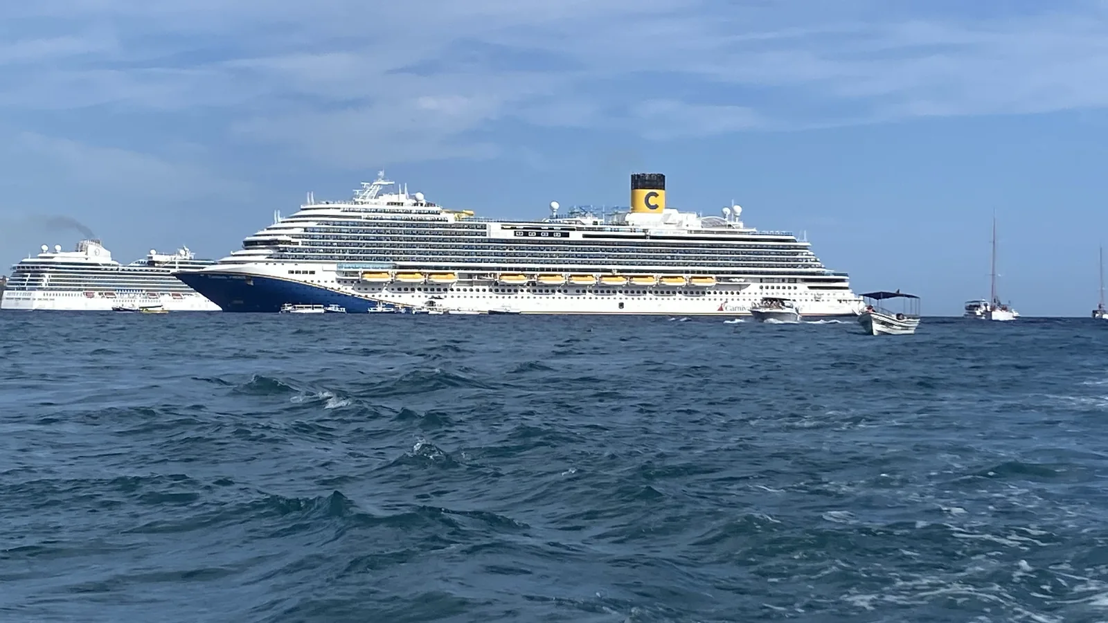Carnival Firenze (ex. Costa Firenze) (ship, 2020) & Oceania Vista (ship, 2023) in Cabo San Lucas (December 2025)