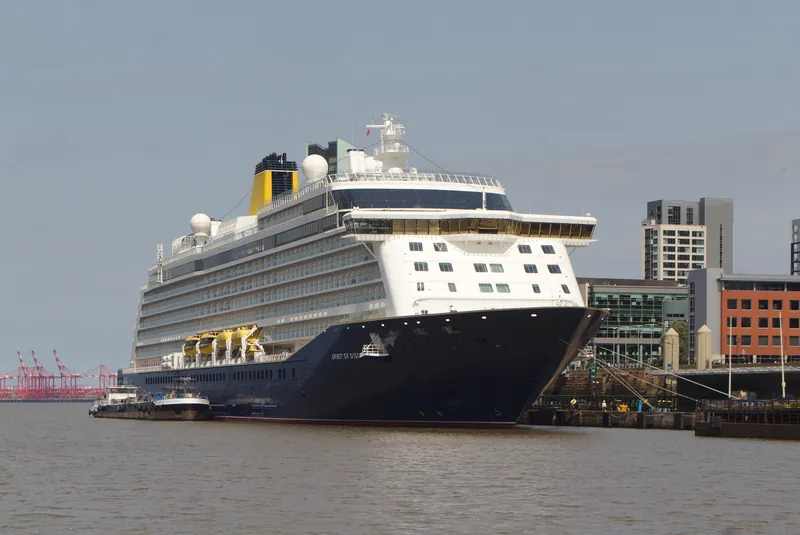 Spirit of Discovery at Liverpool 2