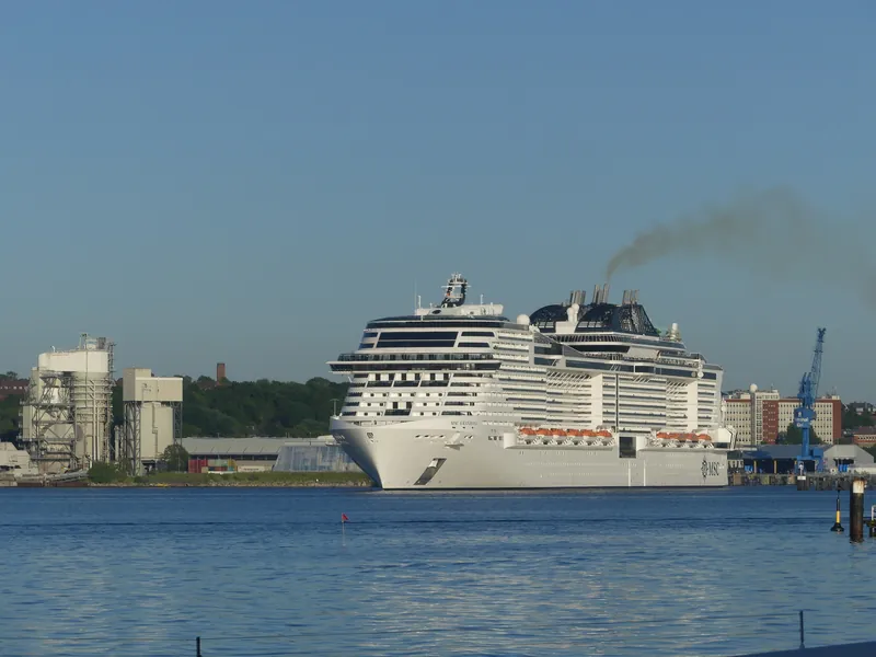 MSC Grandiosa leaving Kiel VIII
