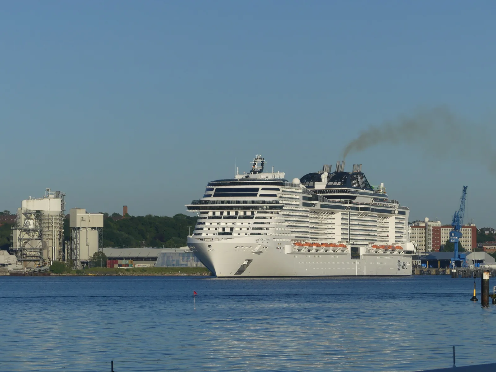 MSC Grandiosa leaving Kiel VIII