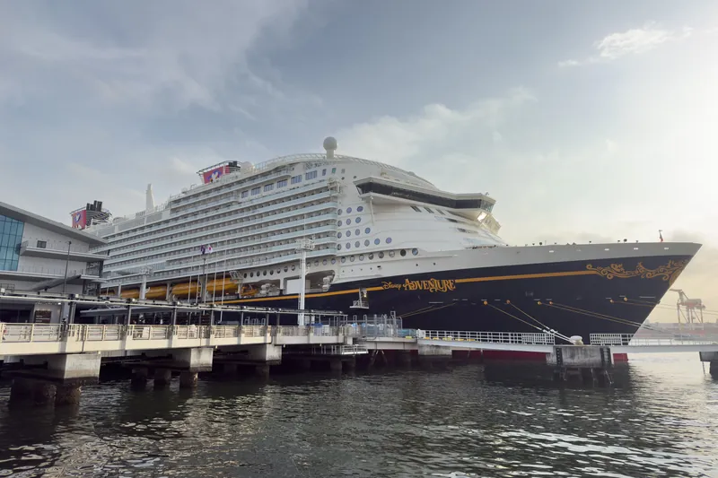Disney Adventure Disney Cruise Line (55114132566)