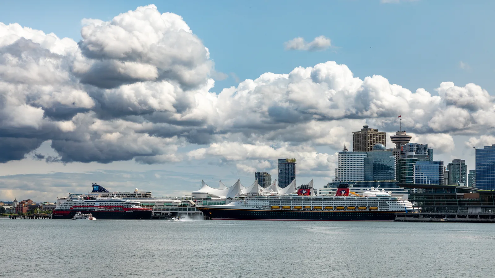 Vancouver (BC, Canada), Canada Place -- 2022 -- 2093