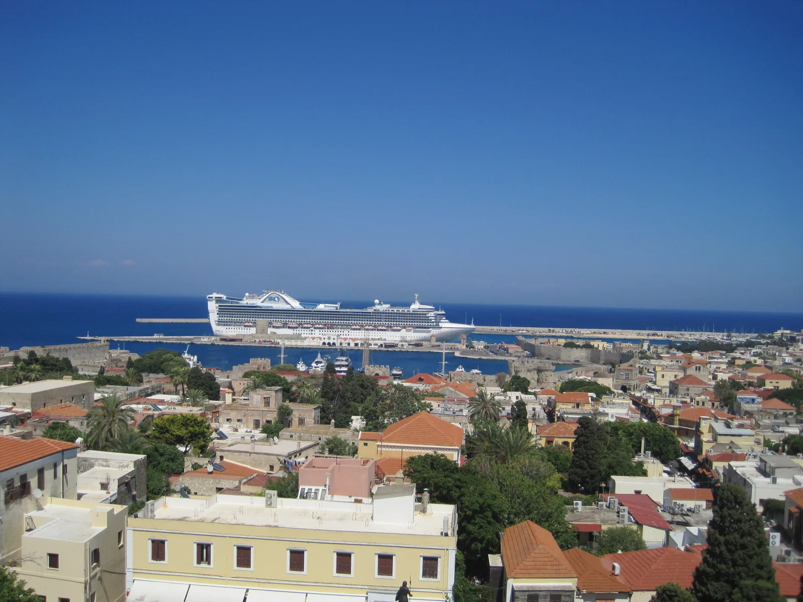 Star Princess cruise ship in Rhodes harbour - panoramio
