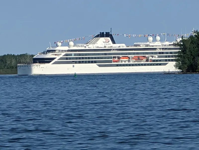 Cruise ship Viking Polaris leaving Toronto, 2023 05 27 (52930614889)