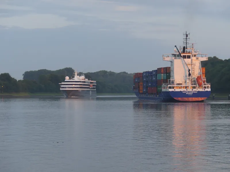 World Voyager in the Kiel Canal I